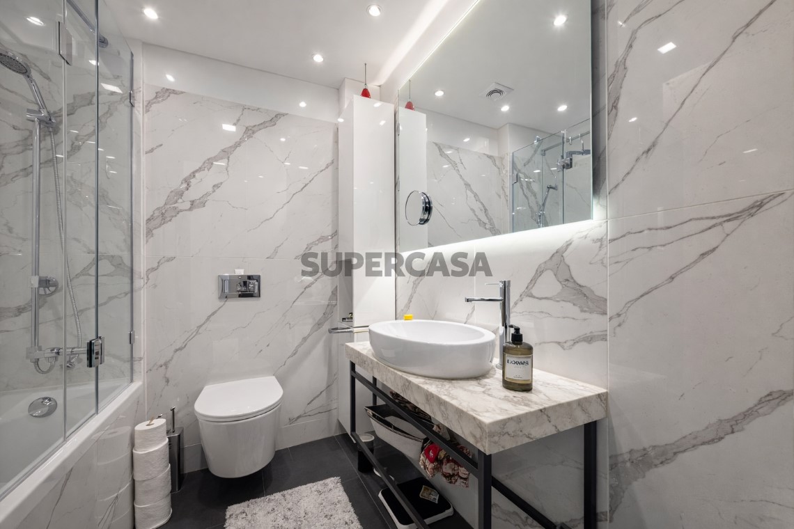 Apartment 2 Zimmer verkaufen auf Rua Sampaio e Pina, 3º boden