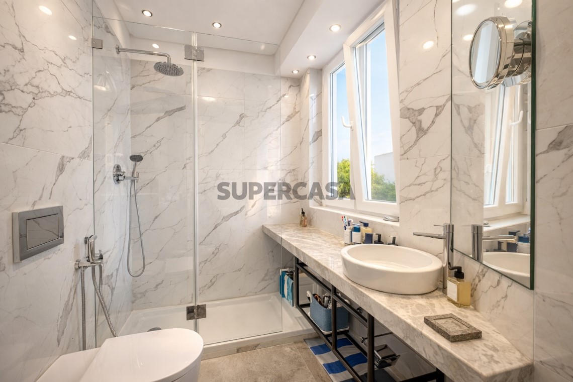 Apartment 2 Zimmer verkaufen auf Rua Sampaio e Pina, 3º boden