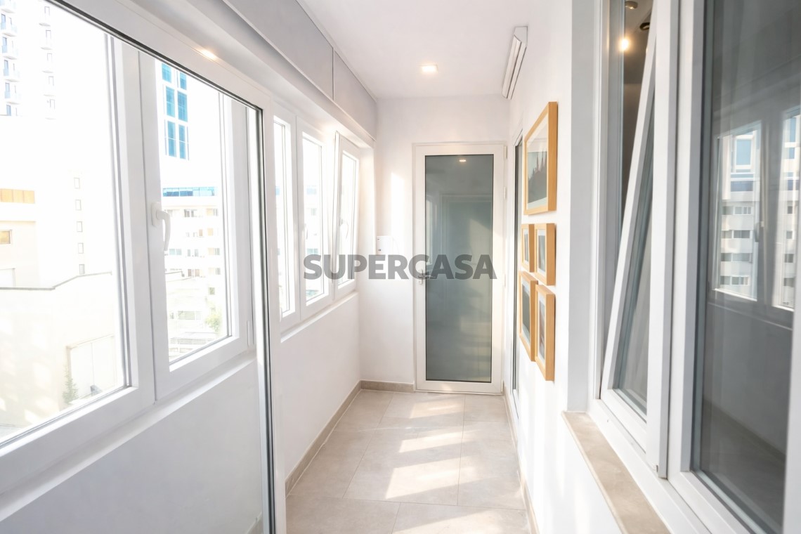 Apartment 2 Zimmer verkaufen auf Rua Sampaio e Pina, 3º boden