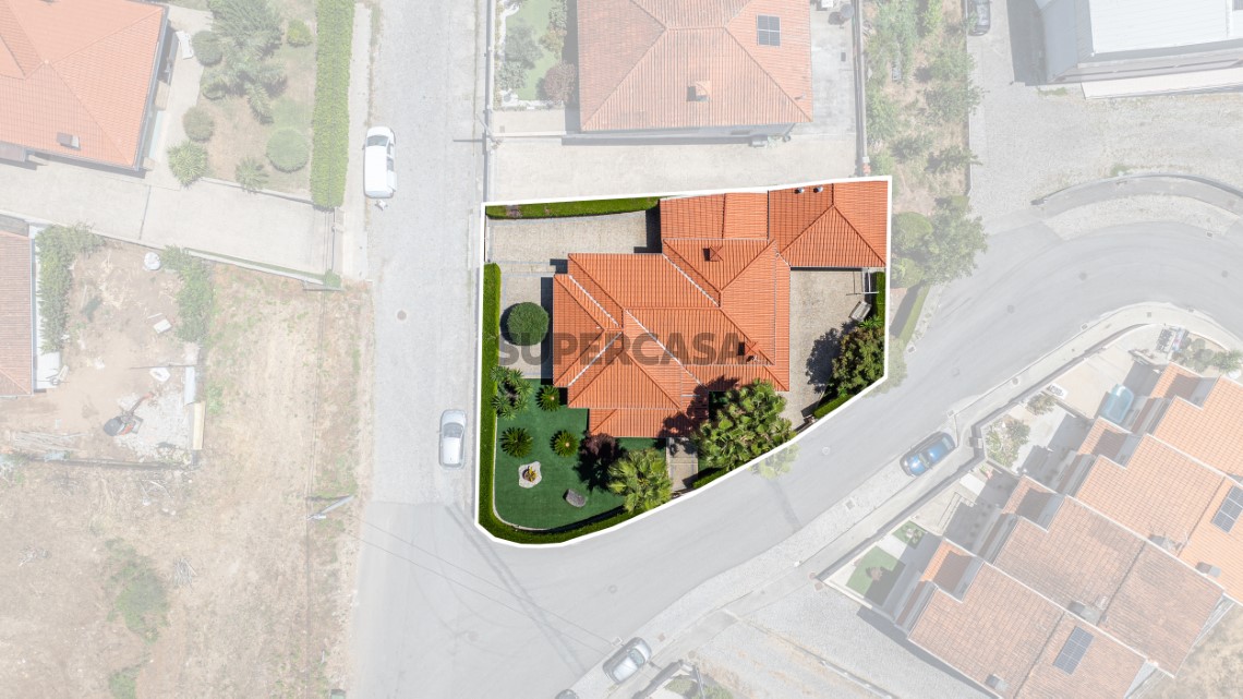Moradia T3 de Luxo com jardim em Idães, Felgueiras