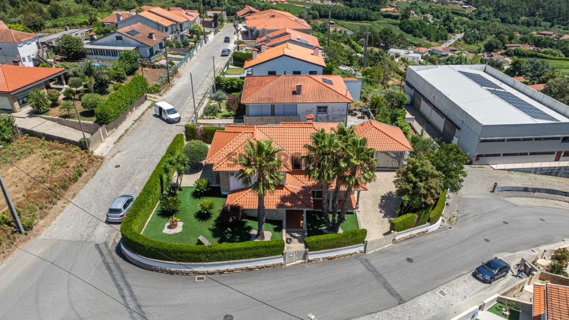 Moradia T3 de Luxo com jardim em Idães, Felgueiras