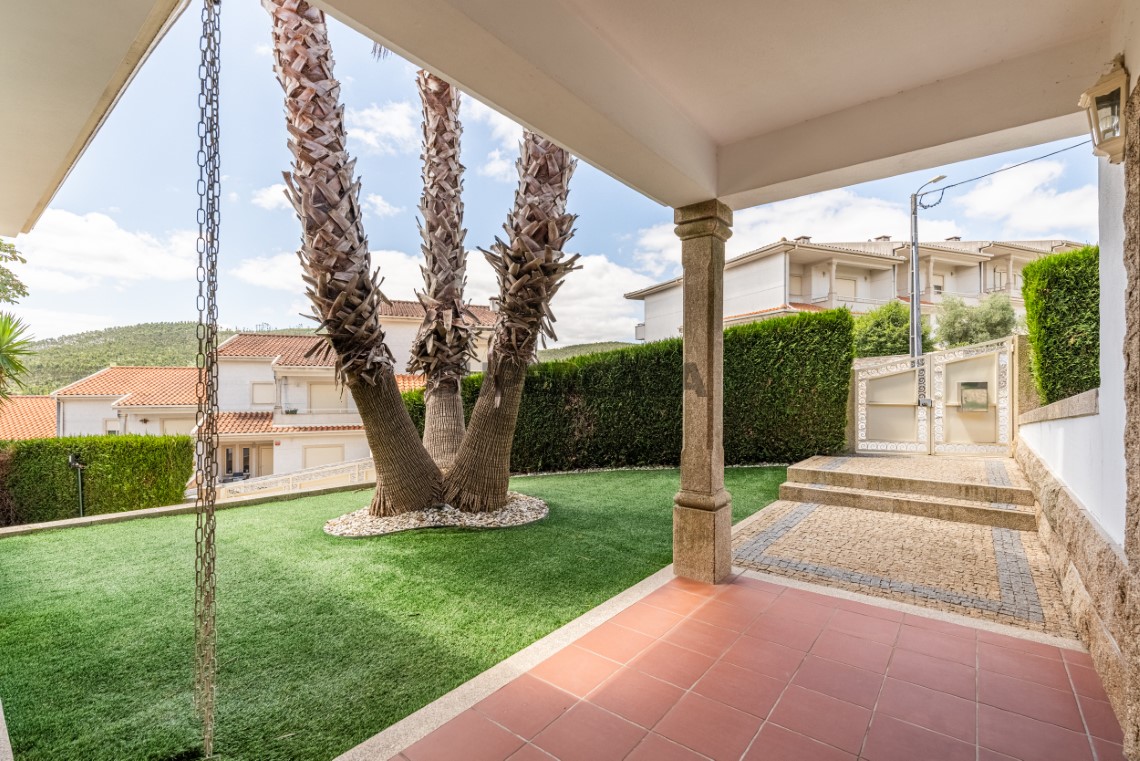 Moradia T3 de Luxo com jardim em Idães, Felgueiras