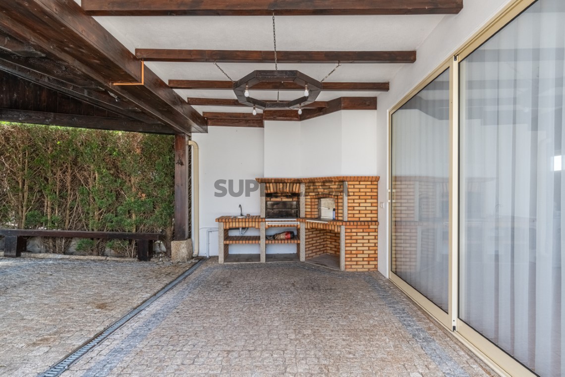 Moradia T3 de Luxo com jardim em Idães, Felgueiras