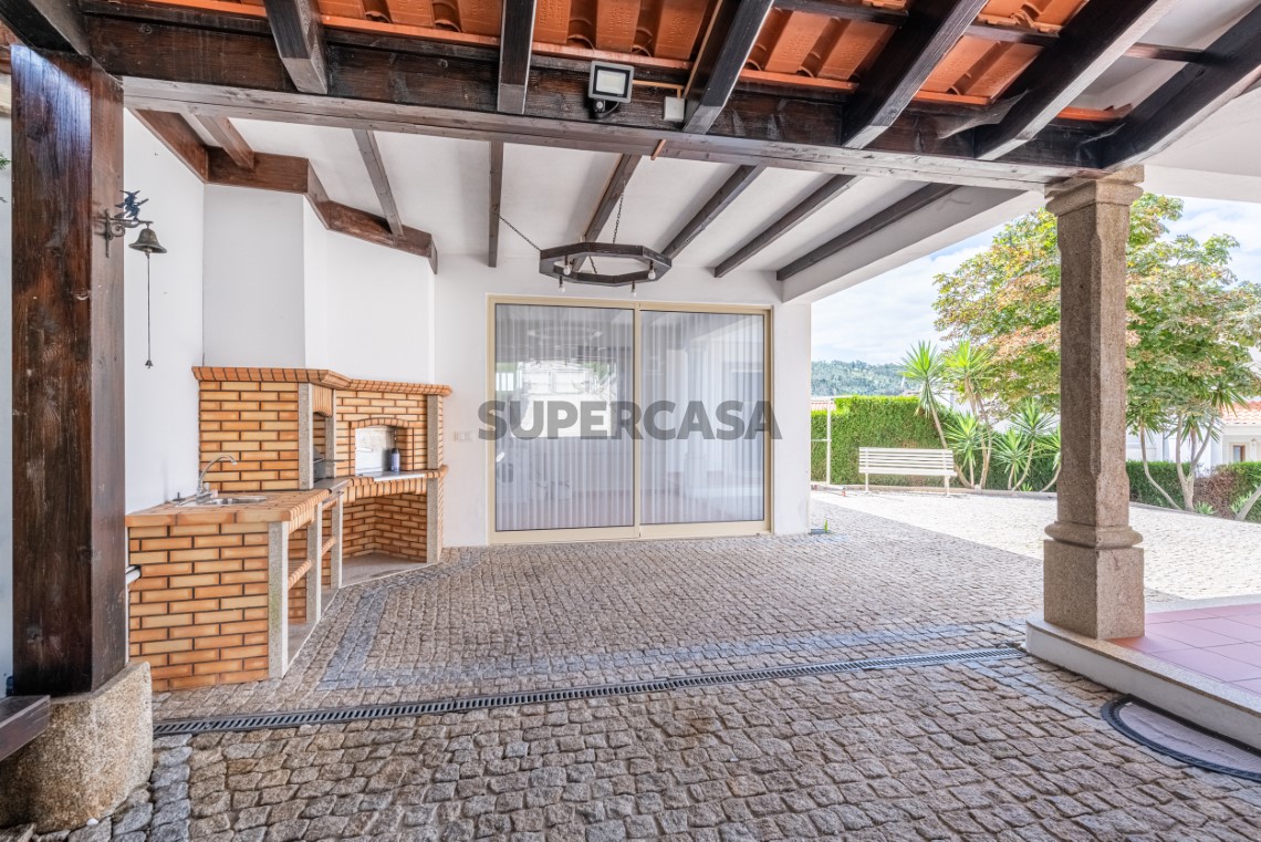 Moradia T3 de Luxo com jardim em Idães, Felgueiras