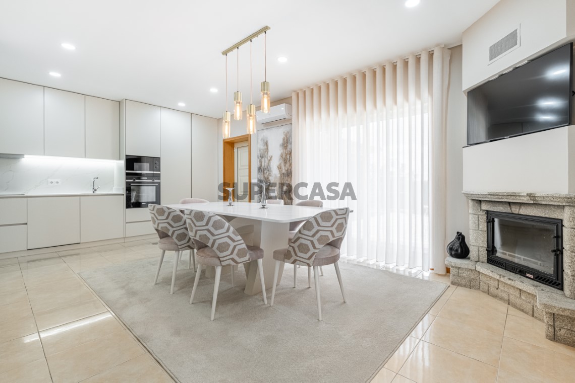 Moradia T3 de Luxo com jardim em Idães, Felgueiras
