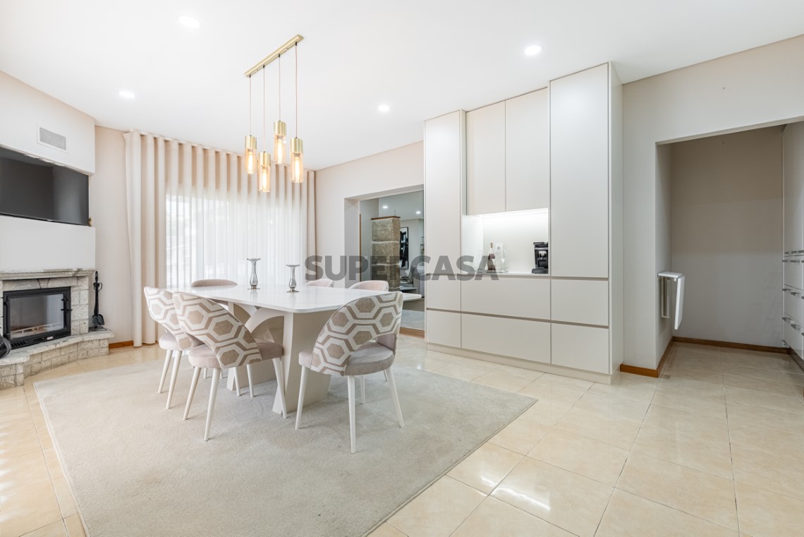 Moradia T3 de Luxo com jardim em Idães, Felgueiras