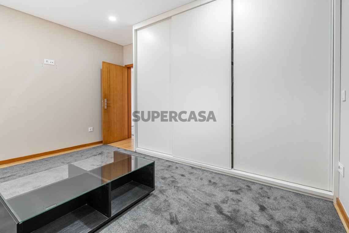 Moradia T3 de Luxo com jardim em Idães, Felgueiras