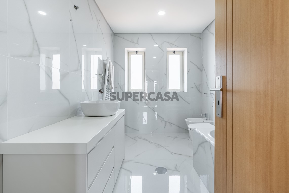 Moradia T3 de Luxo com jardim em Idães, Felgueiras
