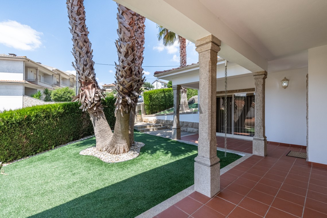 Moradia T3 de Luxo com jardim em Idães, Felgueiras