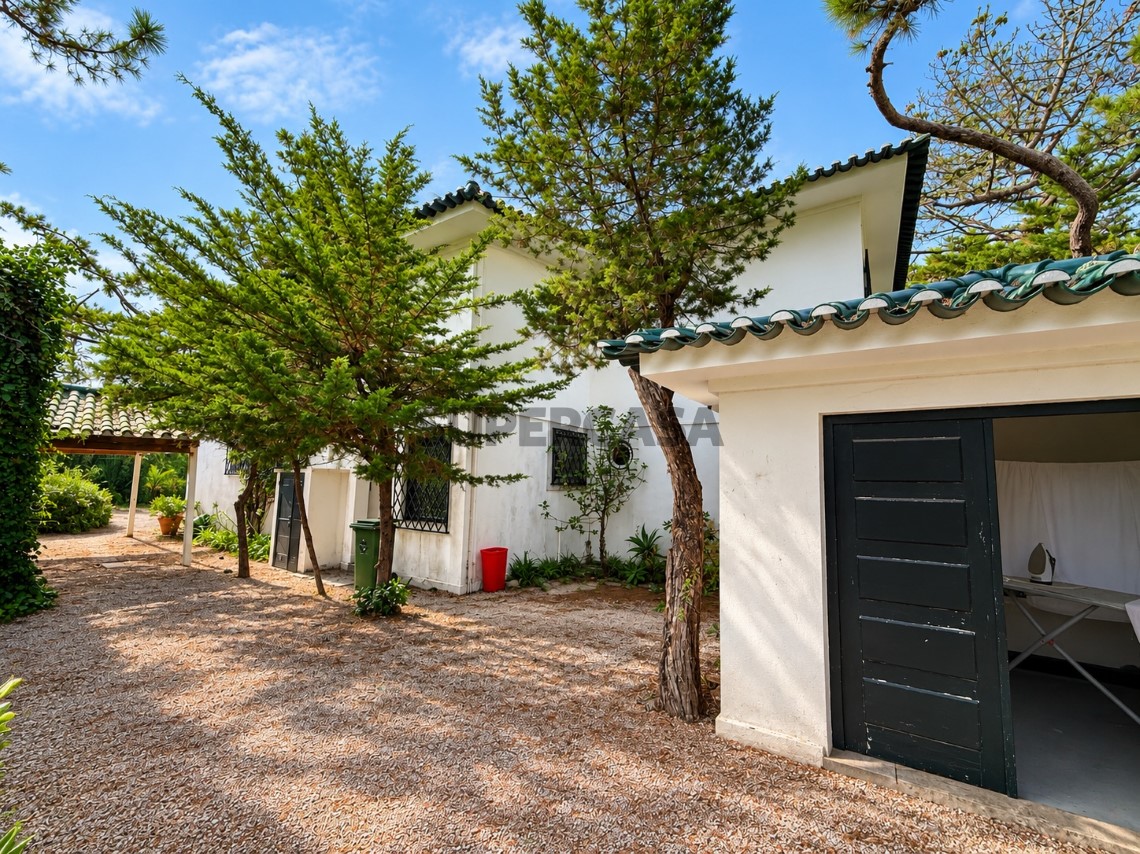 Moradia na Quinta da Marinha, Primeira Linha de Mar