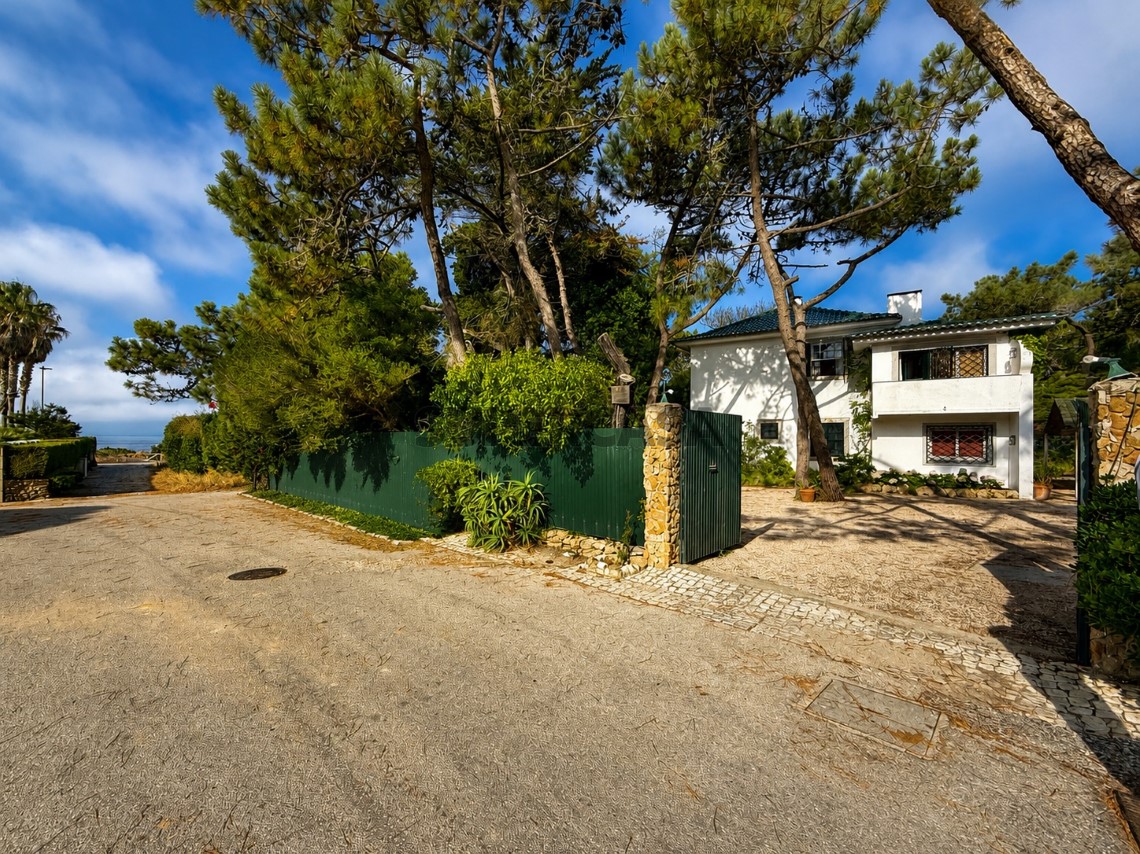 Moradia na Quinta da Marinha, Primeira Linha de Mar