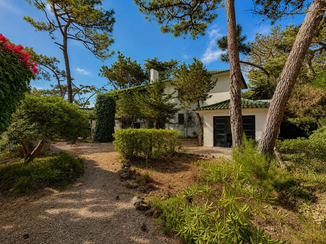 Moradia na Quinta da Marinha, Primeira Linha de Mar