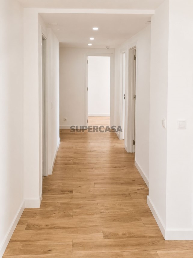 Apartment 2 Zimmer verkaufen auf Rua General Fernando Tamagnini