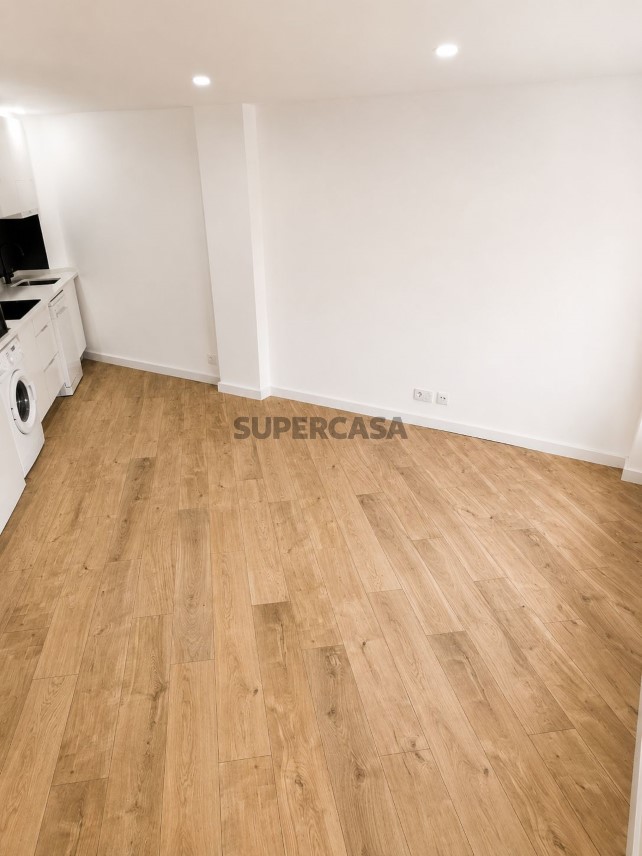 Apartment 2 Zimmer verkaufen auf Rua General Fernando Tamagnini