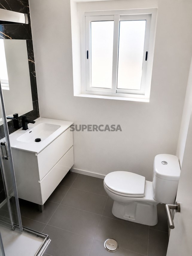 Apartment 2 Zimmer verkaufen auf Rua General Fernando Tamagnini