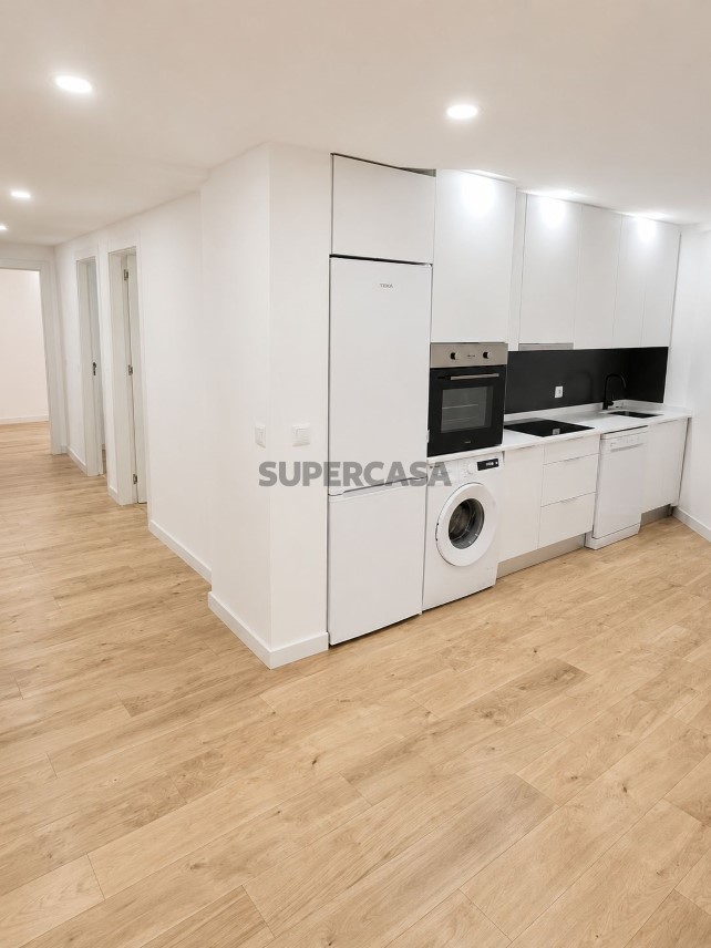 Apartment 2 Zimmer verkaufen auf Rua General Fernando Tamagnini