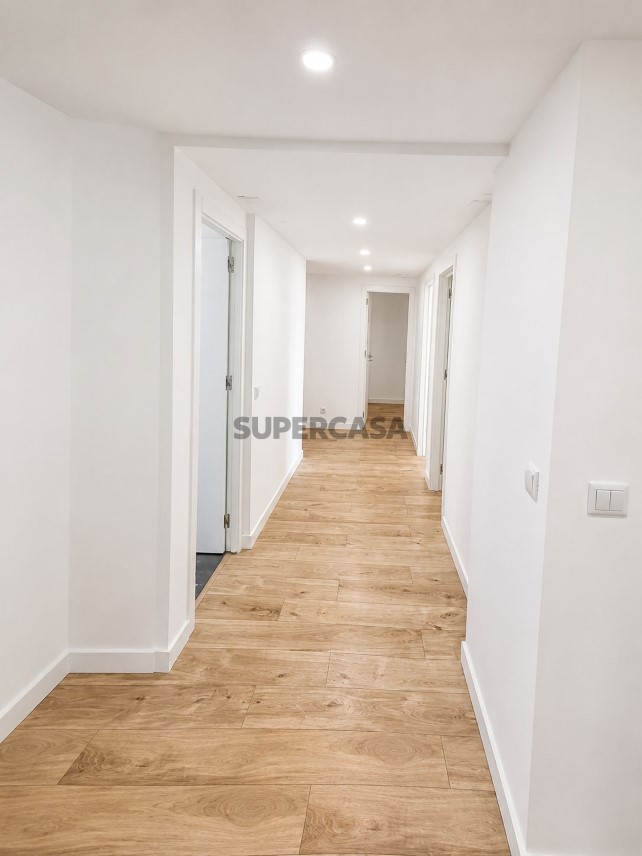 Apartment 2 Zimmer verkaufen auf Rua General Fernando Tamagnini