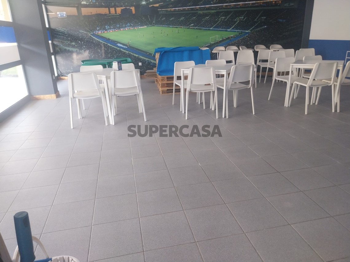 Nova construção à venda na Rua da Prova