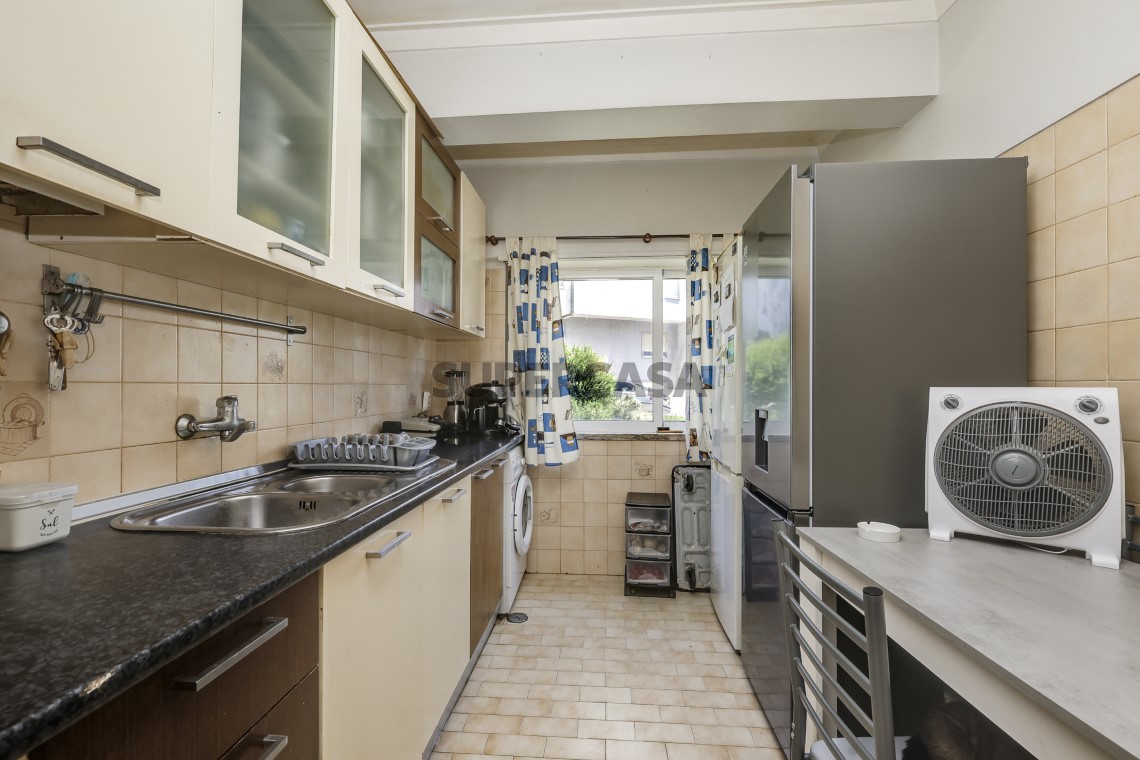 Apartment 2 Zimmer verkaufen auf Mina de Água, 1º boden