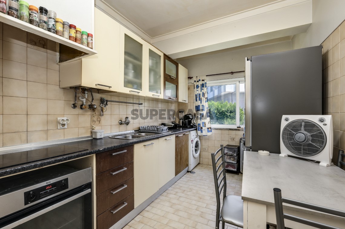 Apartment 2 Zimmer verkaufen auf Mina de Água, 1º boden
