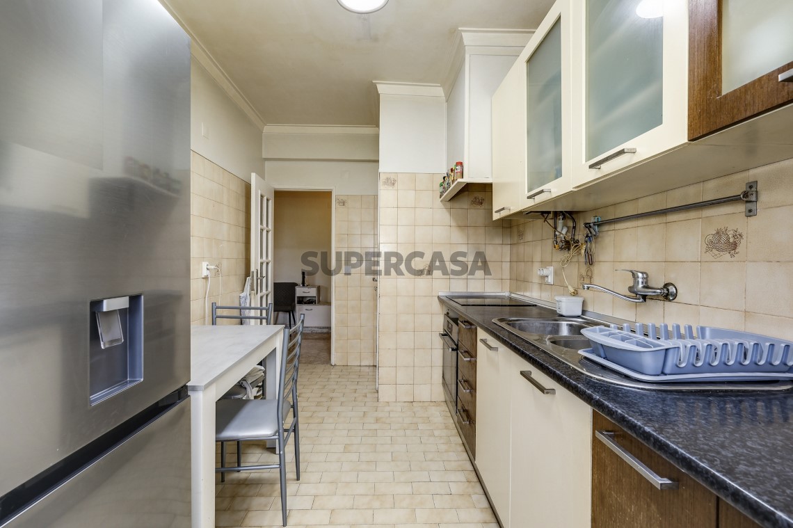 Apartment 2 Zimmer verkaufen auf Mina de Água, 1º boden