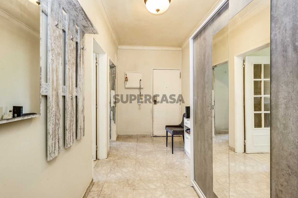 Apartment 2 Zimmer verkaufen auf Mina de Água, 1º boden