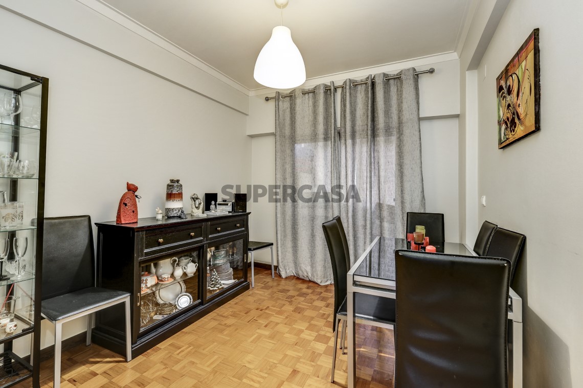 Apartment 2 Zimmer verkaufen auf Mina de Água, 1º boden
