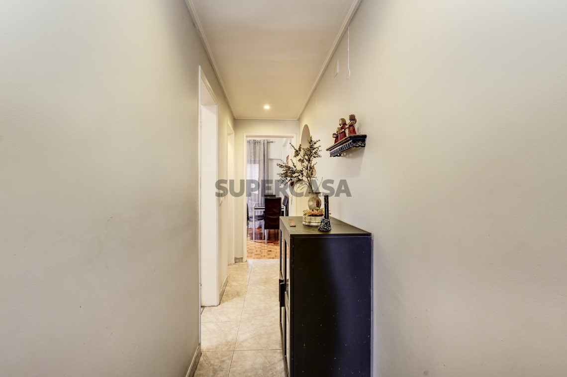 Apartment 2 Zimmer verkaufen auf Mina de Água, 1º boden