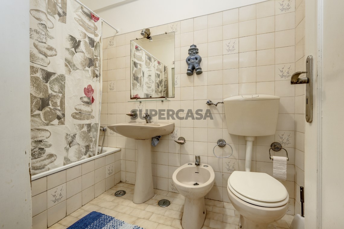 Apartment 2 Zimmer verkaufen auf Mina de Água, 1º boden