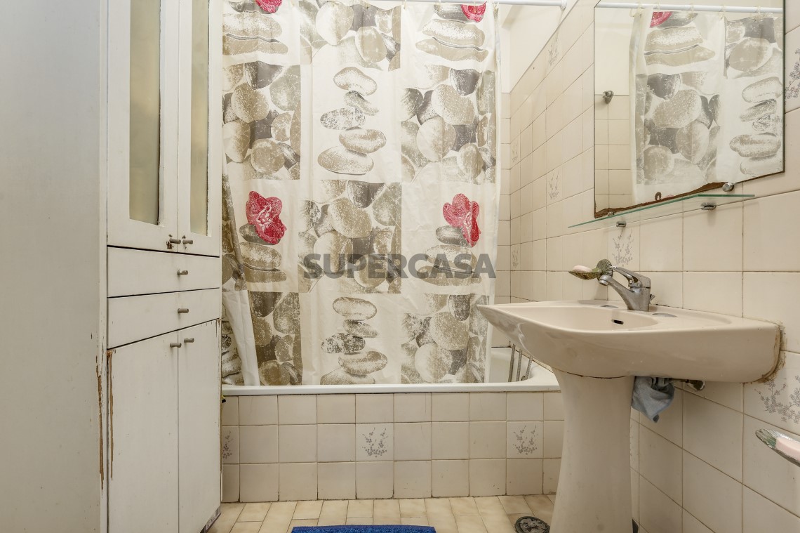 Apartment 2 Zimmer verkaufen auf Mina de Água, 1º boden