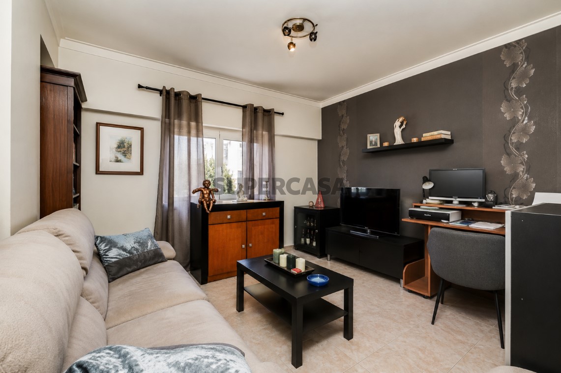 Apartment 2 Zimmer verkaufen auf Mina de Água, 1º boden