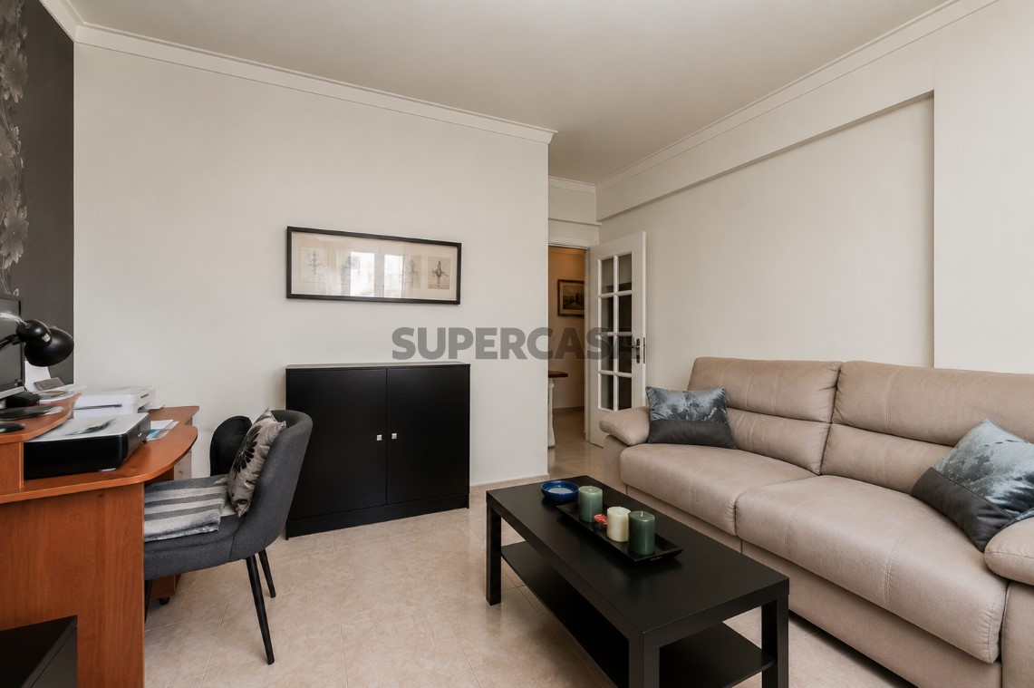 Apartment 2 Zimmer verkaufen auf Mina de Água, 1º boden