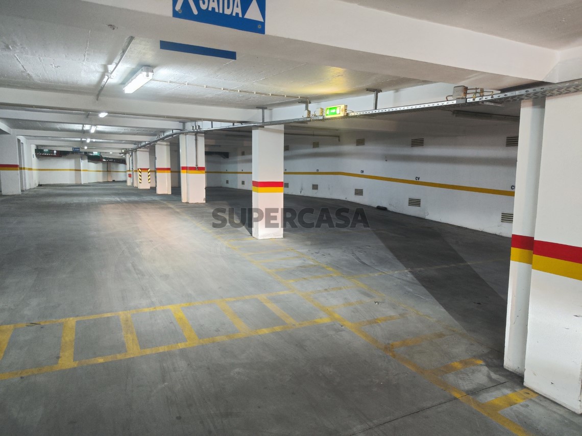 Garagens para arrendamento em São  Domingos , Rua do Teatro