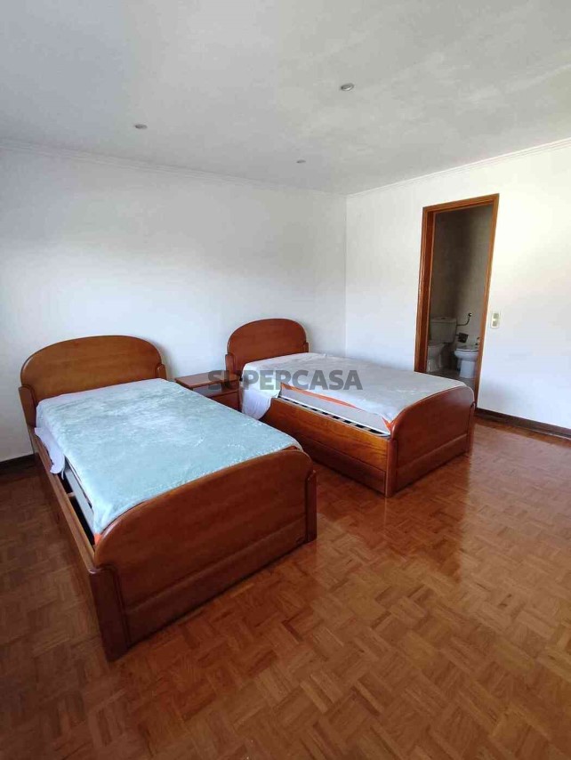 Quartos para arrendamento na Rua de Oliveira do Conde