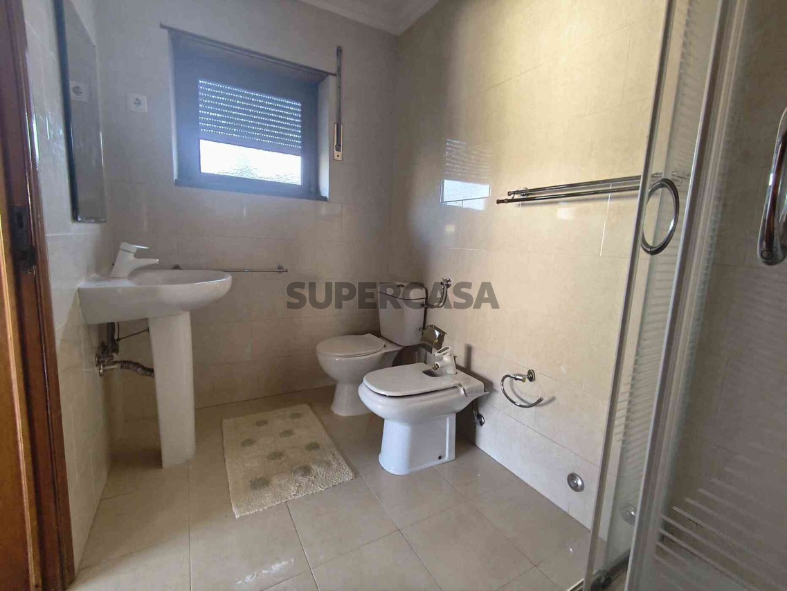 Quartos para arrendamento na Rua de Oliveira do Conde