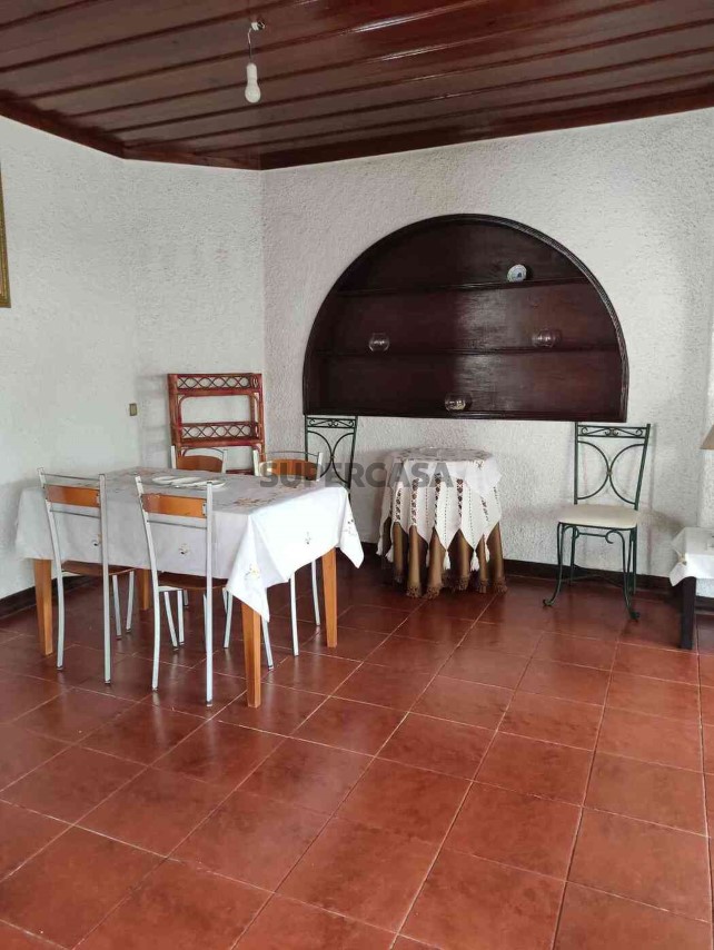 Quartos para arrendamento na Rua de Oliveira do Conde