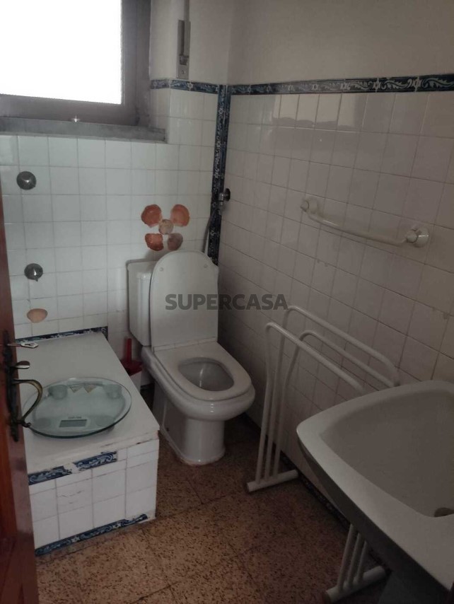 Quartos para arrendamento na Rua de Oliveira do Conde