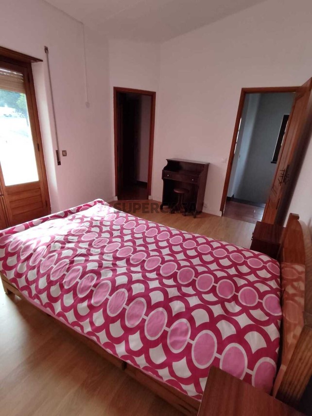 Quartos para arrendamento na Rua de Oliveira do Conde