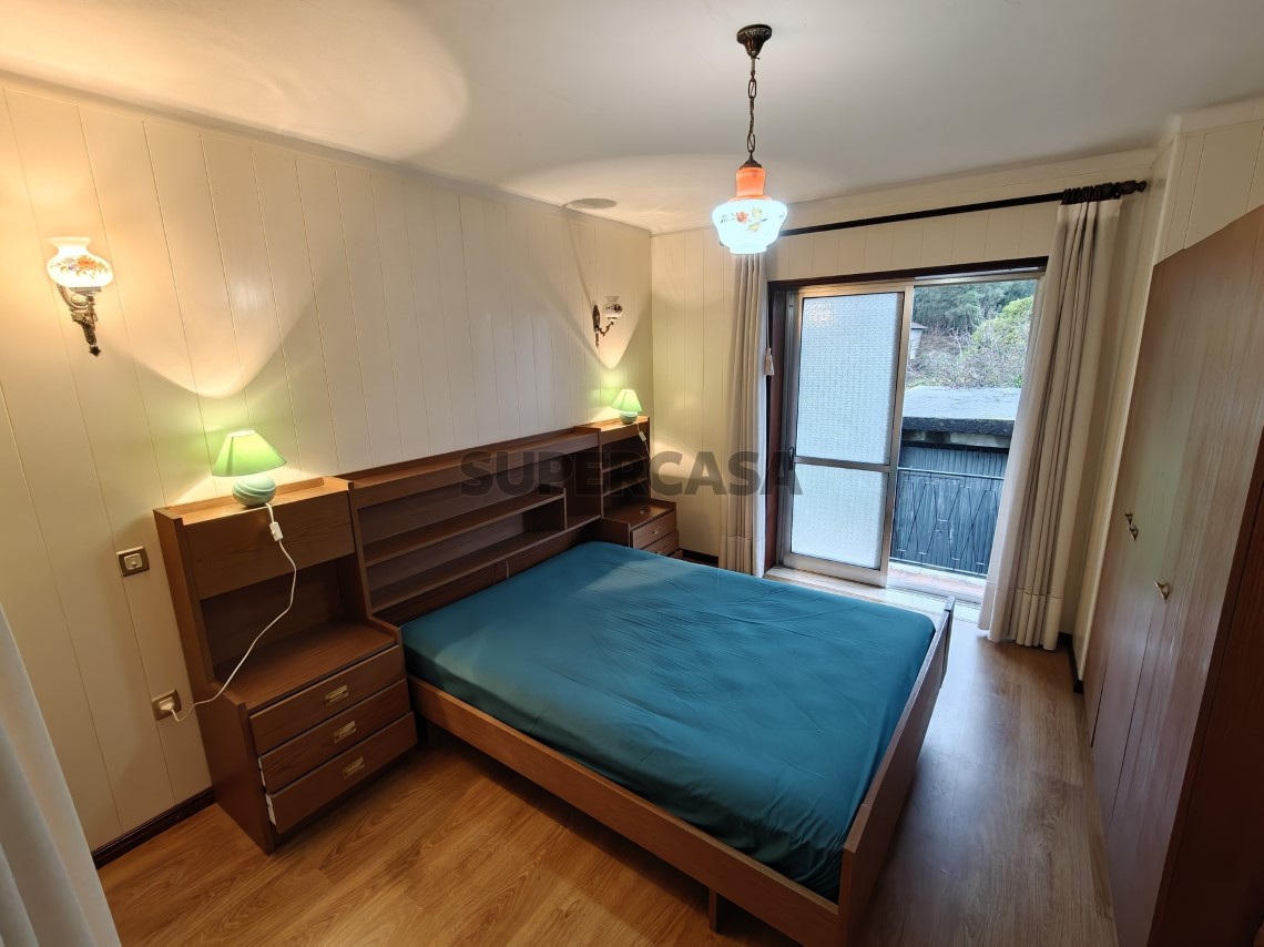 Quartos para arrendamento em Moradia, Rua Principal