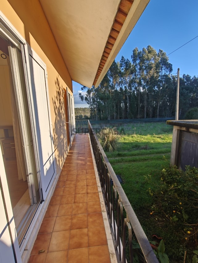 Quartos para arrendamento em Moradia, Rua Principal