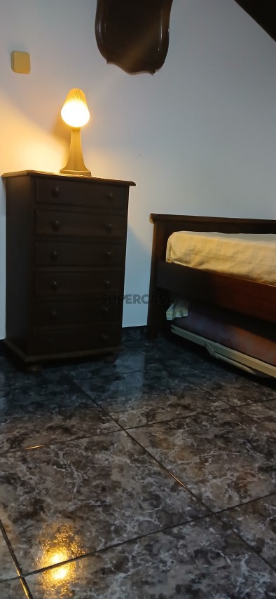 Quartos para arrendamento na Rua Frederico da Silva
