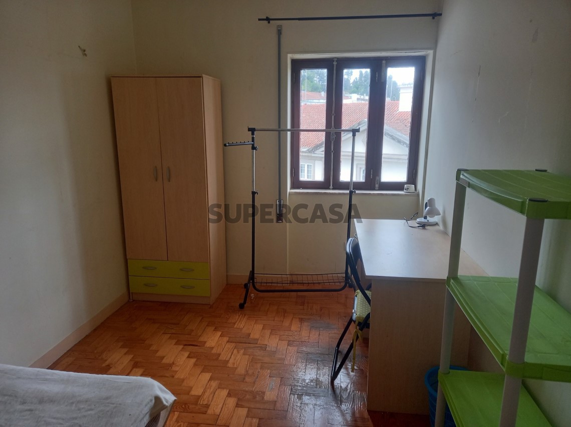 Quartos para arrendamento na Rua António Ribeiro Liz