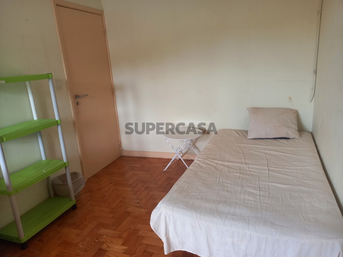 Quartos para arrendamento na Rua António Ribeiro Liz