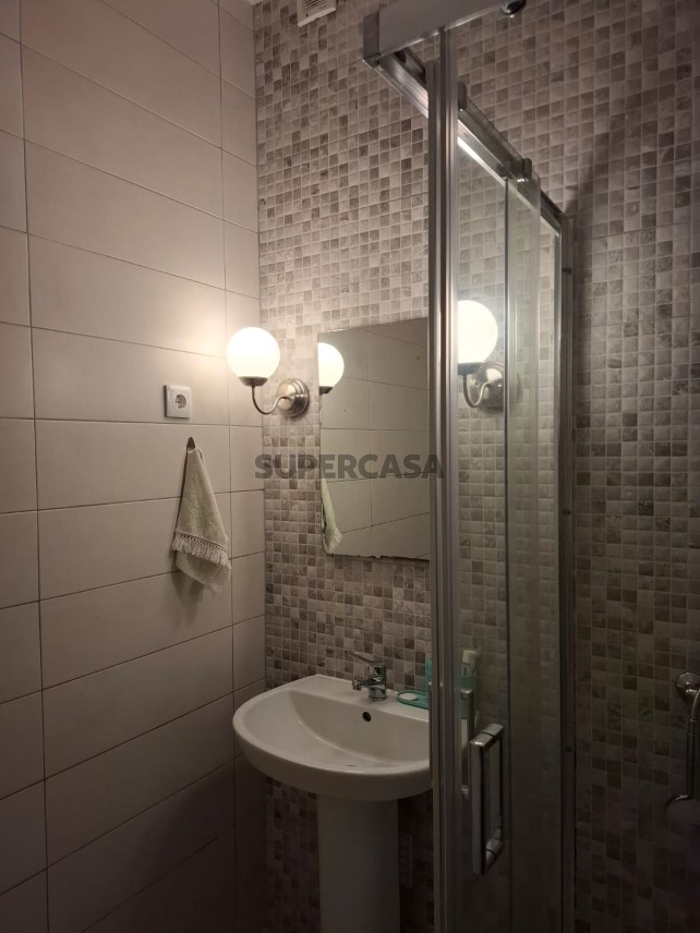 Quarto para arrendamento em São João Baptista