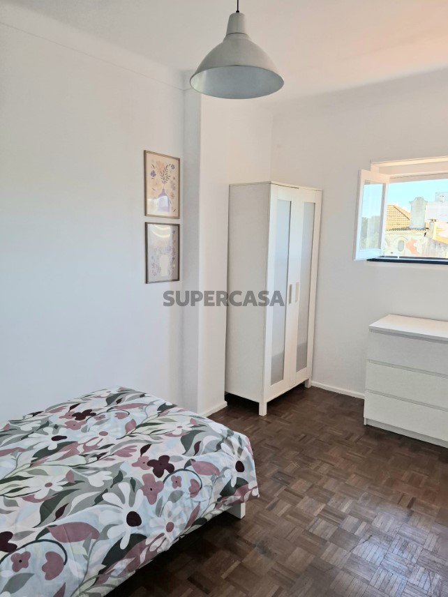 Quarto para arrendamento em São João Baptista
