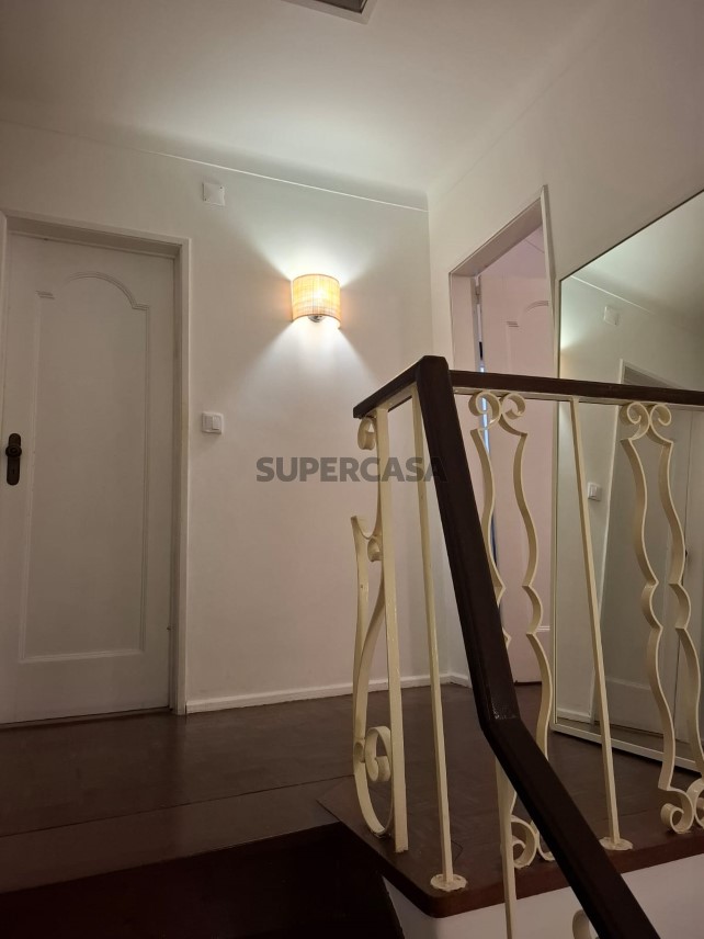 Quarto para arrendamento em São João Baptista