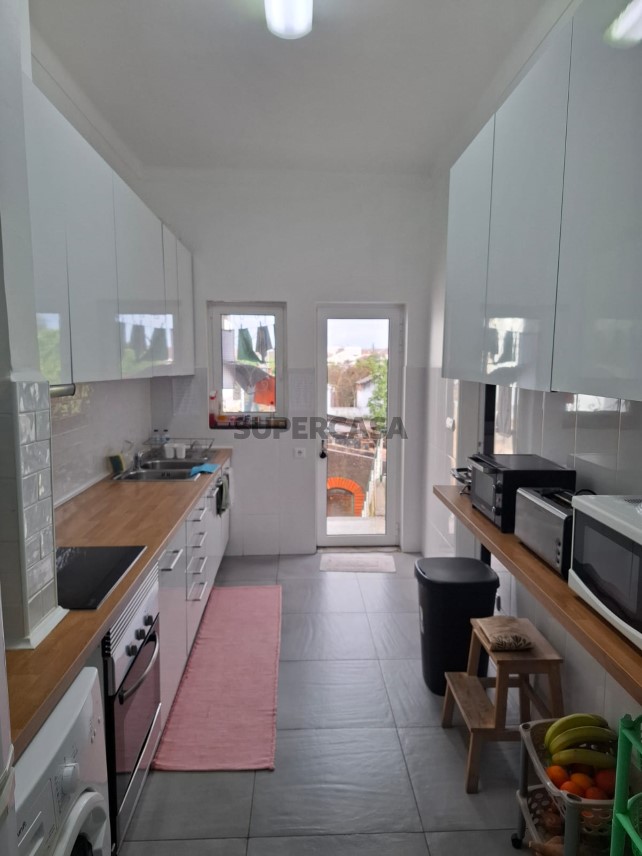 Quarto para arrendamento em São João Baptista