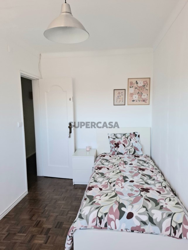Quarto para arrendamento em São João Baptista