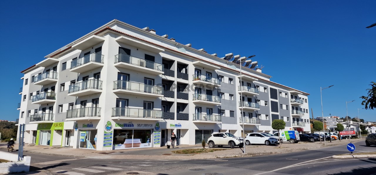 Apartment 3 bedrooms for sale in Avenida António José D'Almeida - SUPERCASA