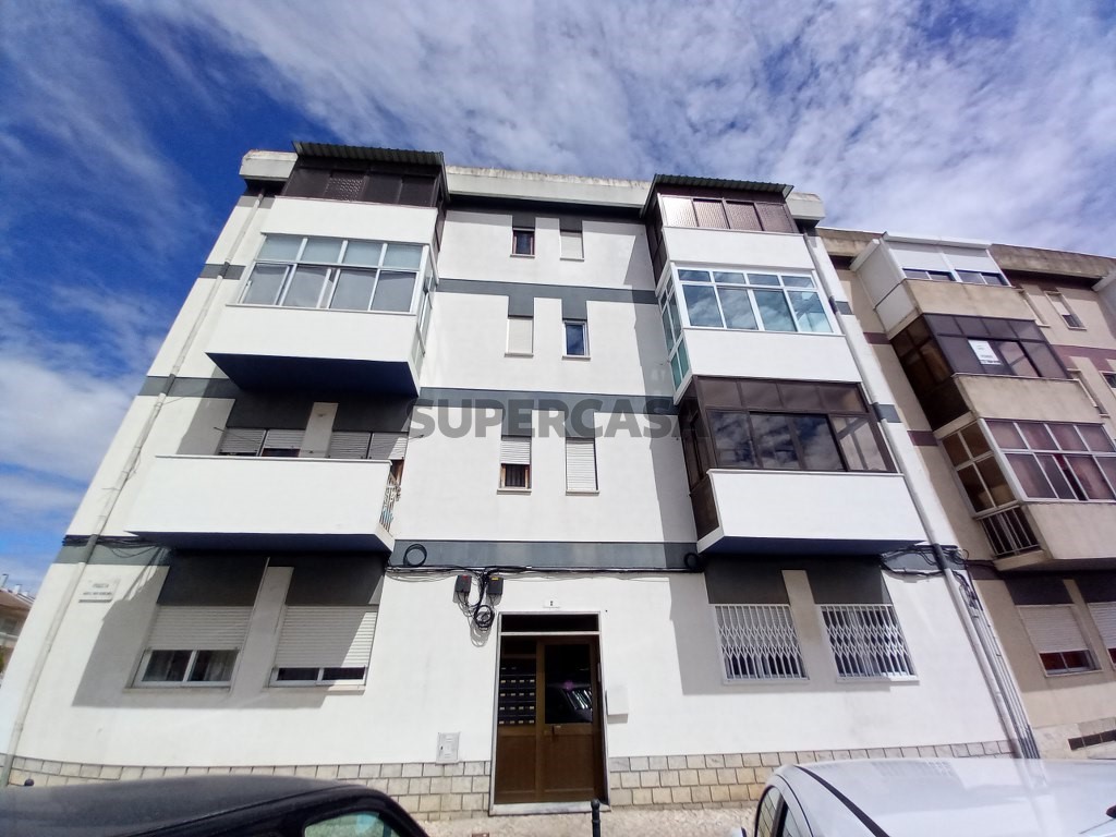 Apartamento T3 à venda em Amora - SUPERCASA